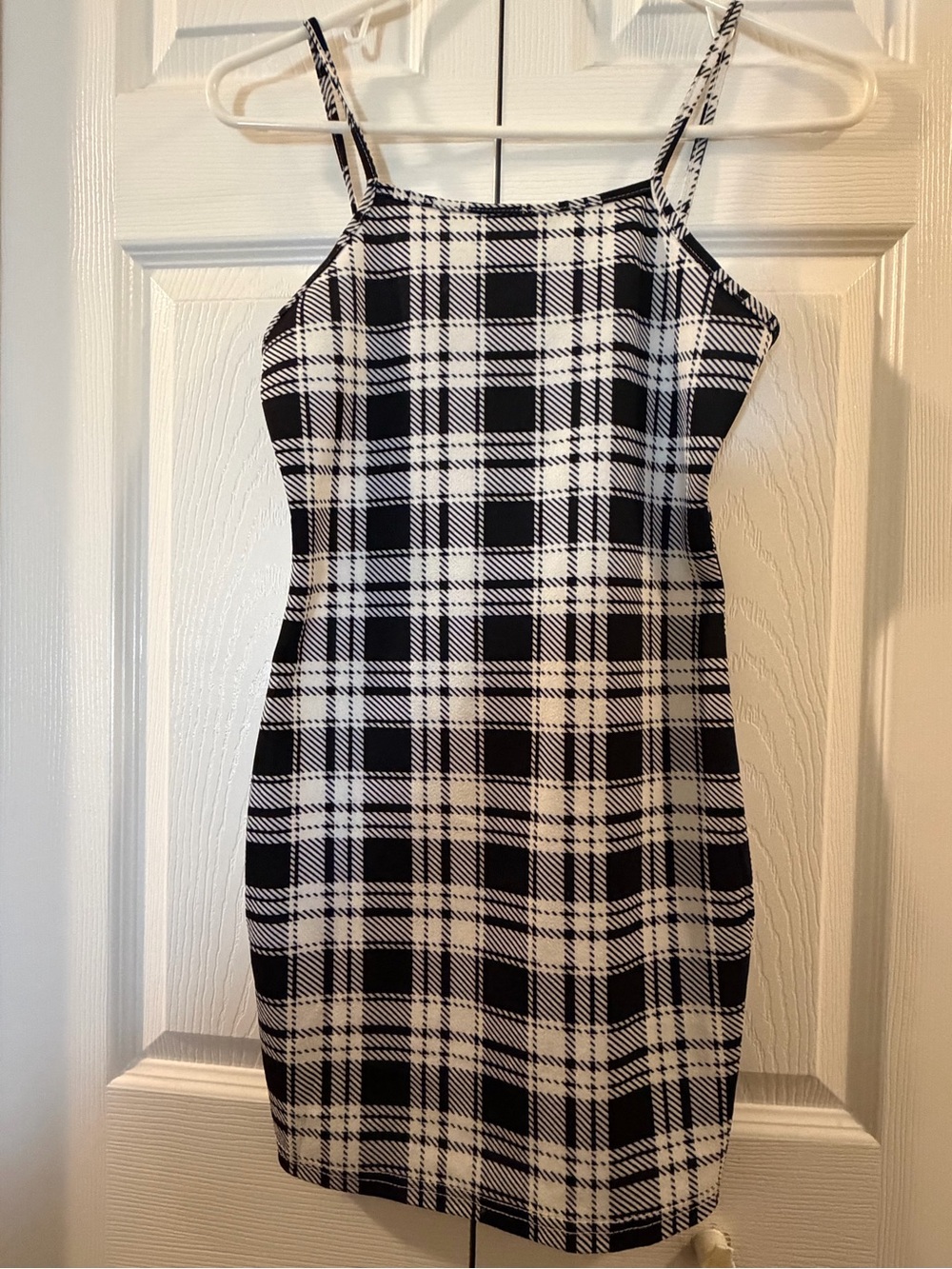🚨SHEIN Black & White Plaid Spaghetti-Strap Mini Dress🚨